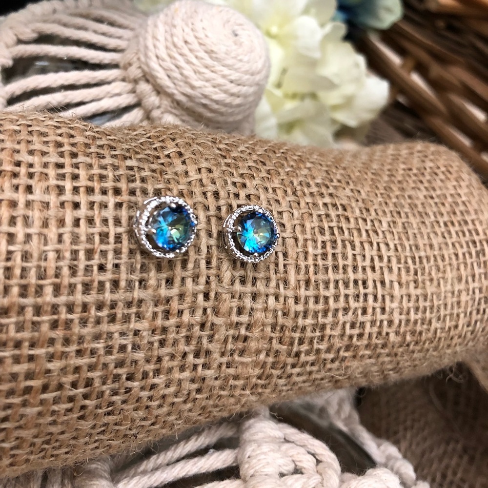 🌼2/$30🌼White Gold Mystical Amethyst Studs